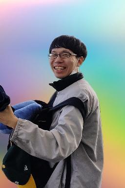 ベルギーで楽しそうな表情を見せる神田さん